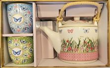 Picture of TEAPOT WITH CUPS IN FINE PORCELAIN IN GIFT BOX, TEAPOT 600ML